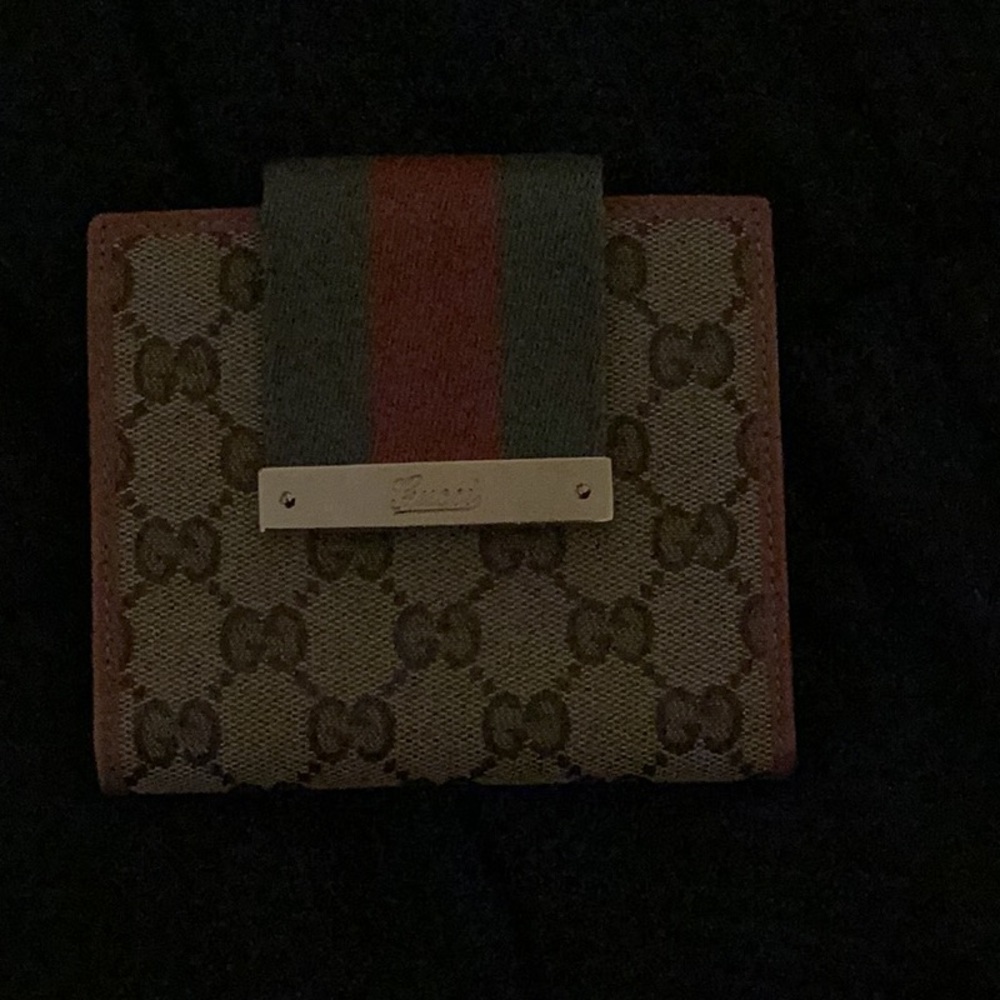 GUCCI BI FOLD WALLET PRESTINE